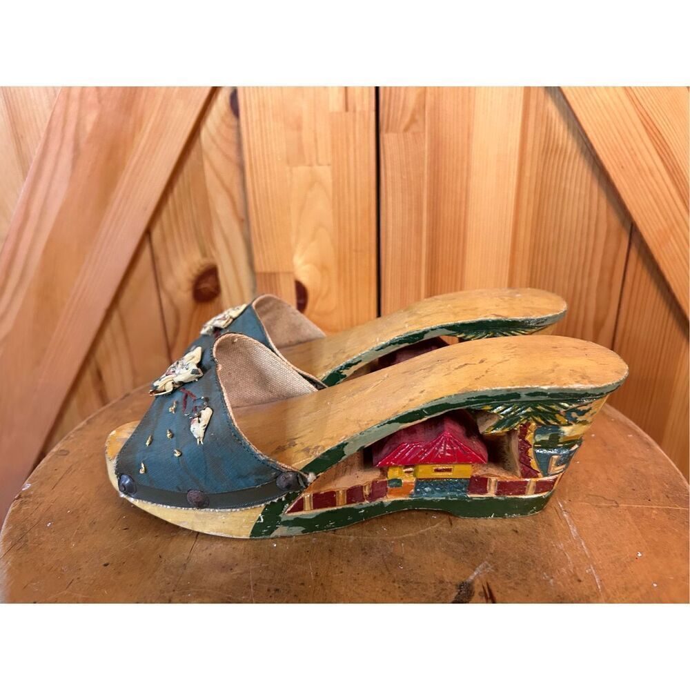 1940s Vintage Sandals Green hand carved Read